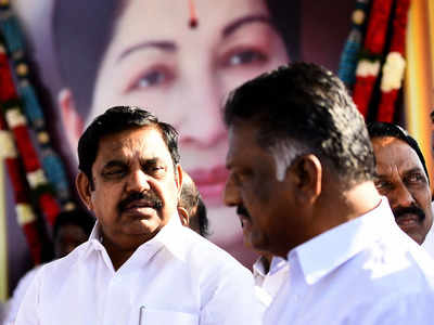 O Paneerselvam vs Edappadi Palaniswami fight