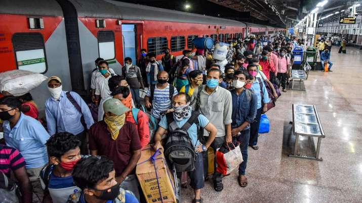 Thousands throng Mumbai railway station as CR appeals to avoid crowding