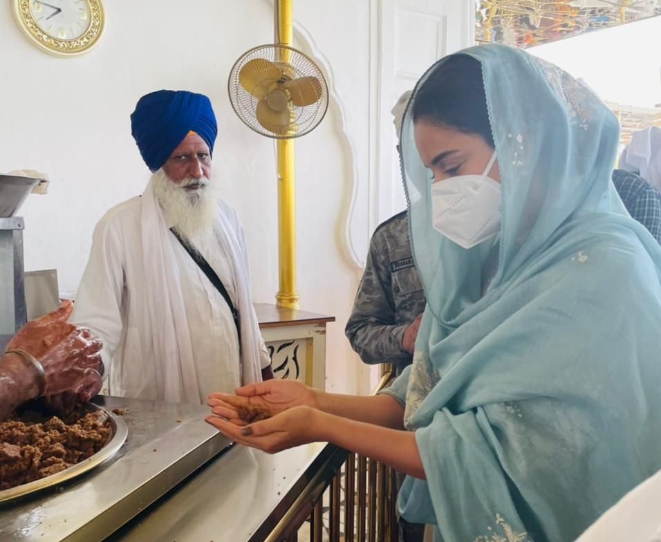 Buzz about Kanganas political entry after her Golden Temple visit