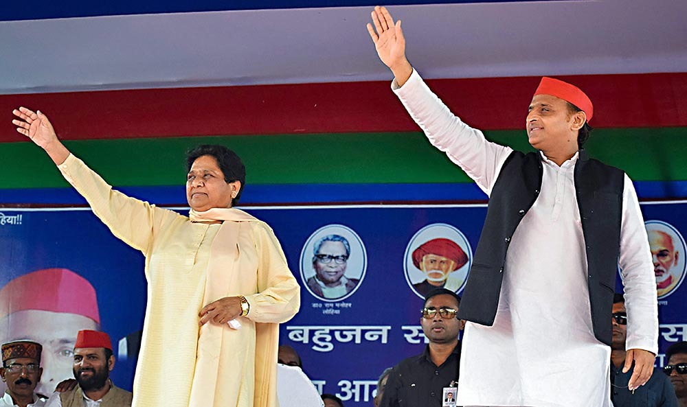 SP contemptuous of great men born among Dalits and backwards: Mayawati