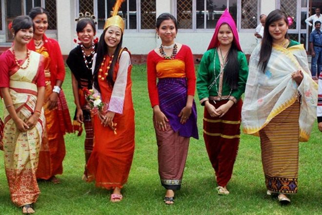 Traditional outfit of Darjeeling 👸 | Instagram