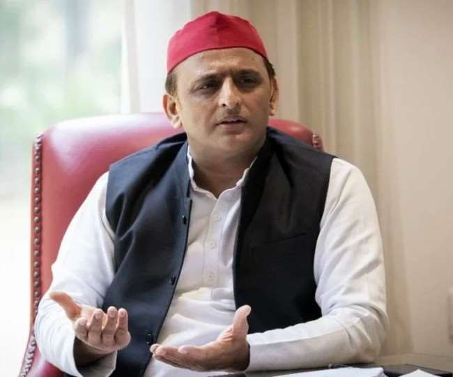 IT raids on SP leaders as Akhilesh Yadav steps up attack on BJP