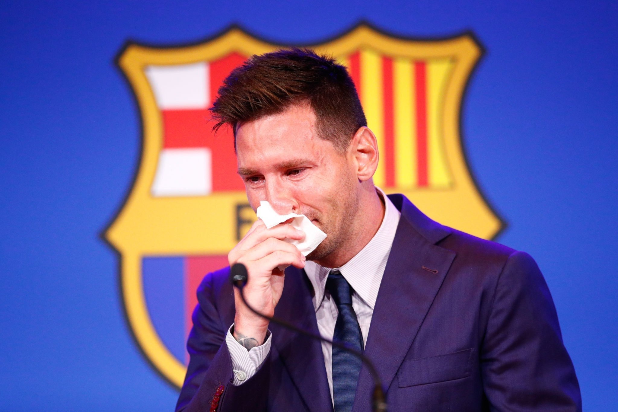 Messi bids emotional farewell to his home Barcelona, breaks down during his speech