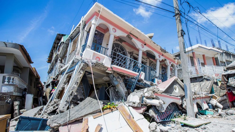 Powerful quake hits Haiti, kills over 300