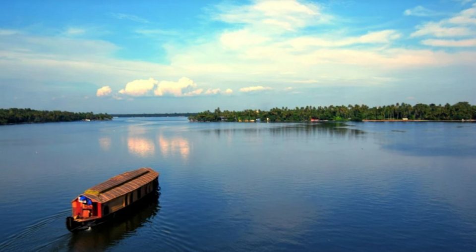 Sewage, garbage dump spoil Kerala’s second biggest lake