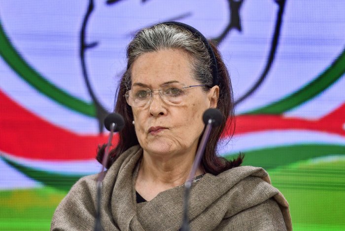 Sonia raps Cong leaders, organisers for lack of clarity on policy issues