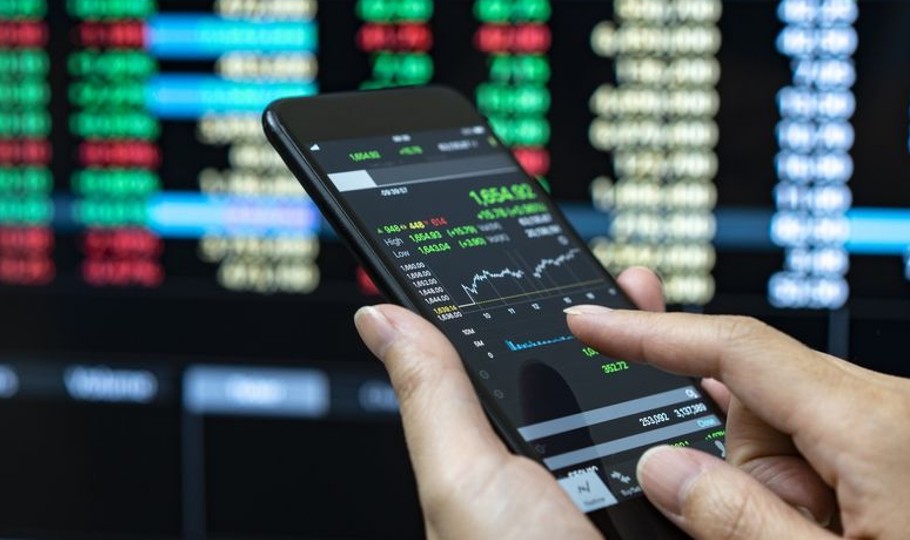 Online trading apps Zerodha, Groww report issues with authorisation