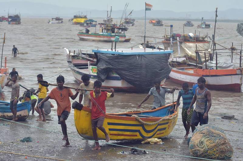 Maharashtra: Govt asks Coast Guard to act against illegal fishing