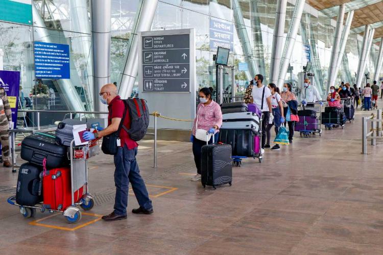 US eases travel ratings as COVID cases in India dip