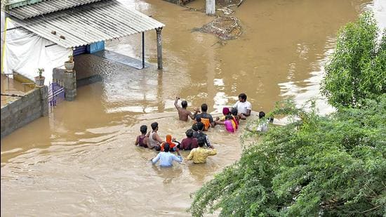 Massive evacuation in AP as heavy rain causes crack in states biggest reservoir