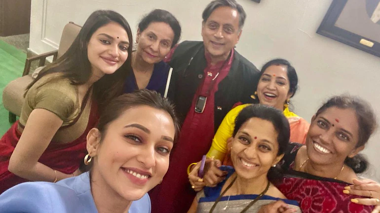 Twitterati pounce on Tharoor as he posts pic with women MPs, calls LS ‘attractive place’
