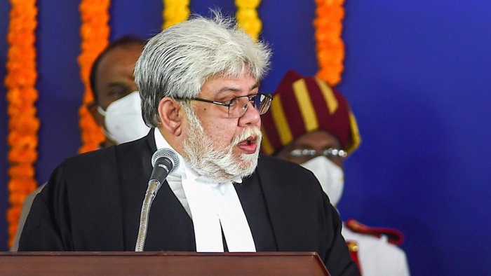 Lawyers to SC: Bar should know why fearless Justice Banerjee is transferred