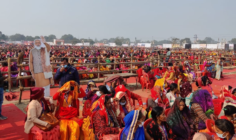 Modi Prayagraj women supporters at rally