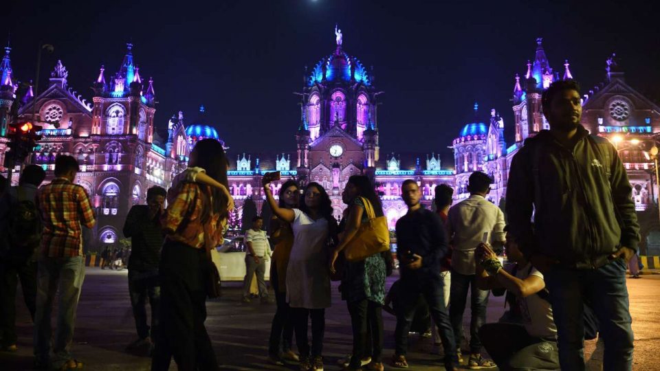 COVID scare: Mumbais public places closed from 5pm to 5am till Jan 15