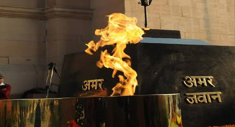 Amar Jawan Jyoti put out, merged with National War Memorial torch