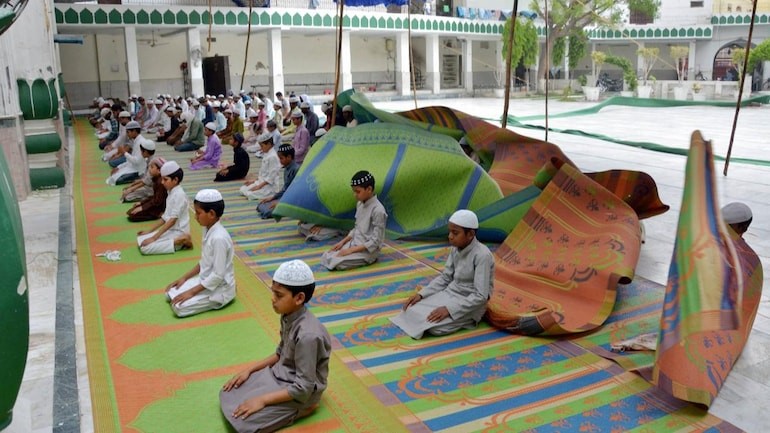 Row over namaz, hijab ban leave Karnataka schools polarised