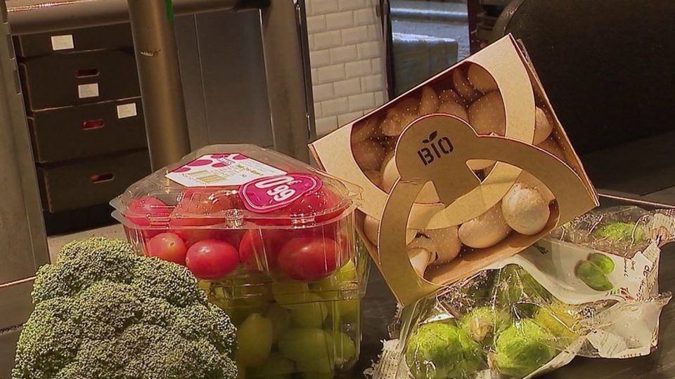 France bans wrapping vegetables, fruits in plastic bags, covers