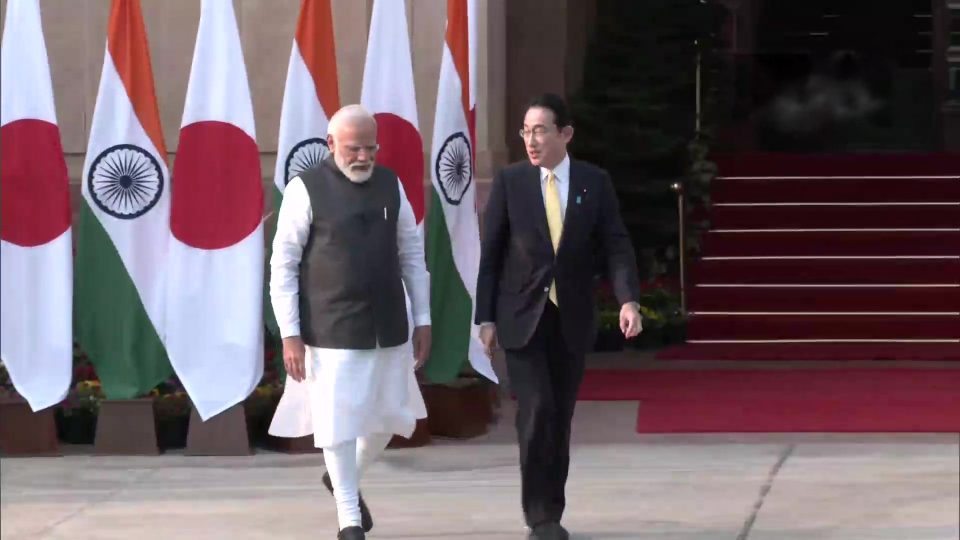 Japanese PM arrives in India, set to sign deal worth $42 billion