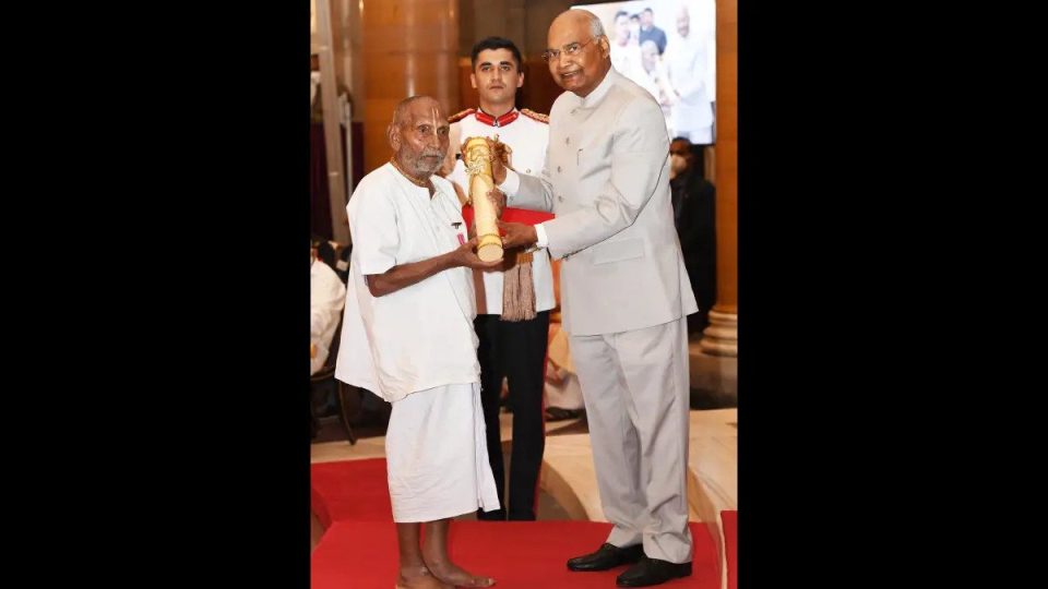 Watch: 125-year-old Yoga guru bows to PM, Prez before receiving Padma Shri