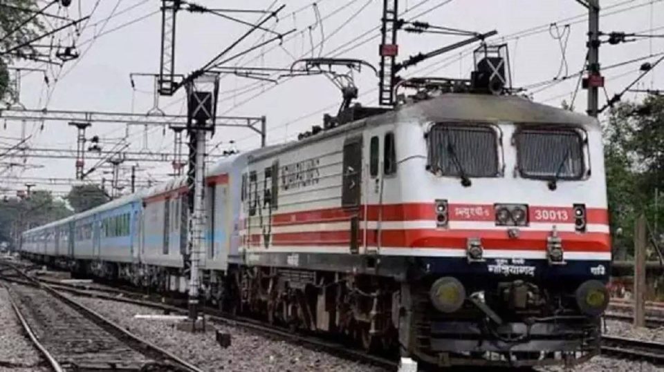 5 passengers run over by Konark Express after they got off another train