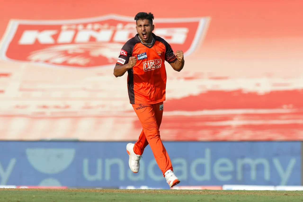 Umran Malik bowls triple-wicket maiden in last over, SRH wins