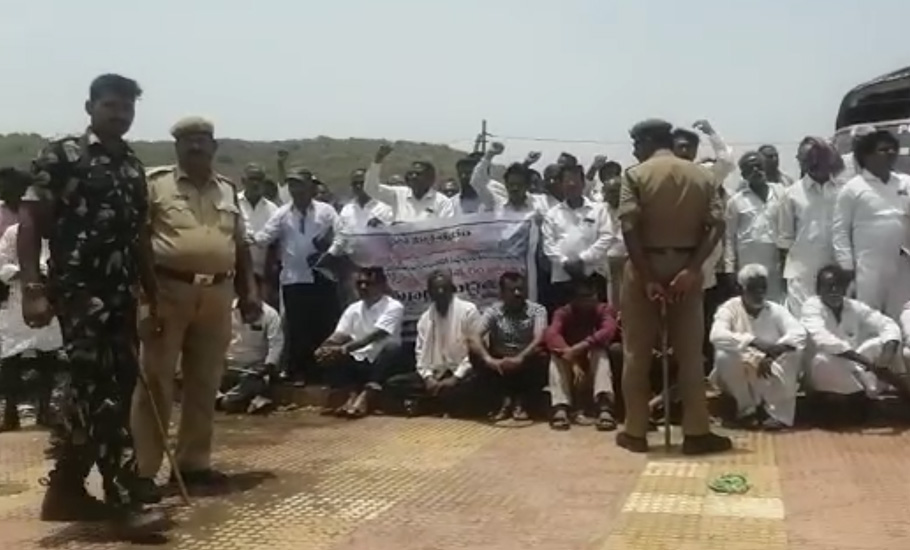Enraged Rayalaseema farmers demand small dam on Krishna river