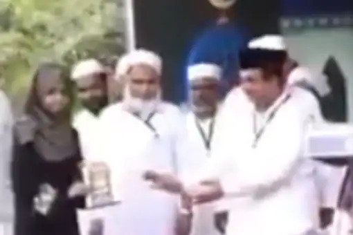 Kerala clerics’ body justifies leader’s decision to not to call girl student on stage