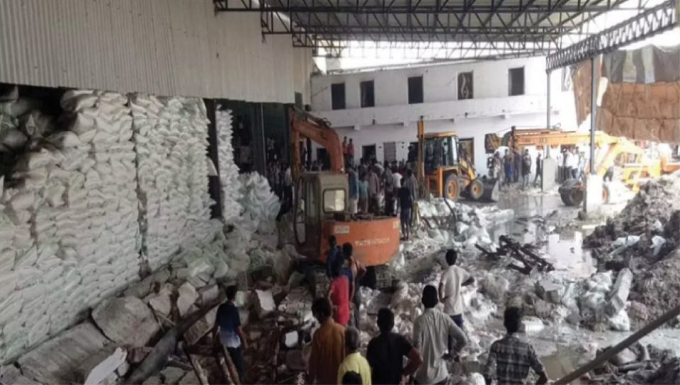 12 salt factory workers die in wall collapse in Gujarat