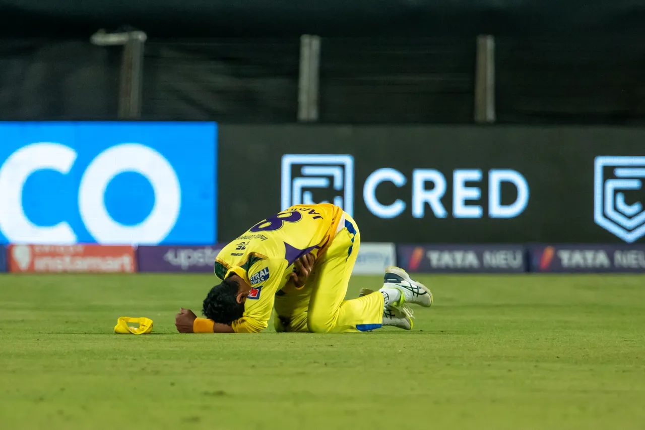 Ravindra Jadeja out of IPL with injury but fans feel CSK dumped him