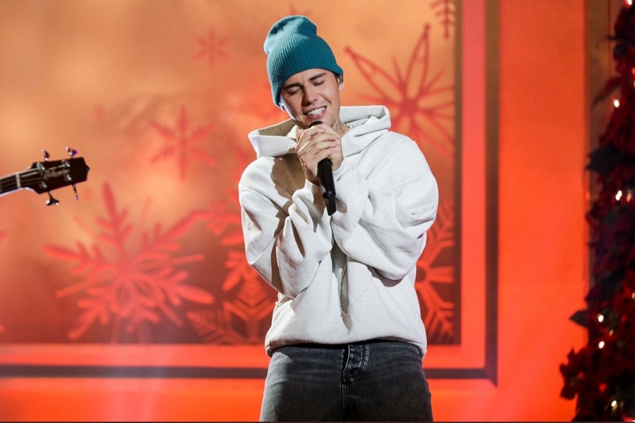 Shows cancelled as rare disorder leaves Justin Beiber with facial paralysis
