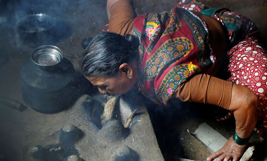 A faltering Ujjawala scheme pushes rural women back into smoky kitchens