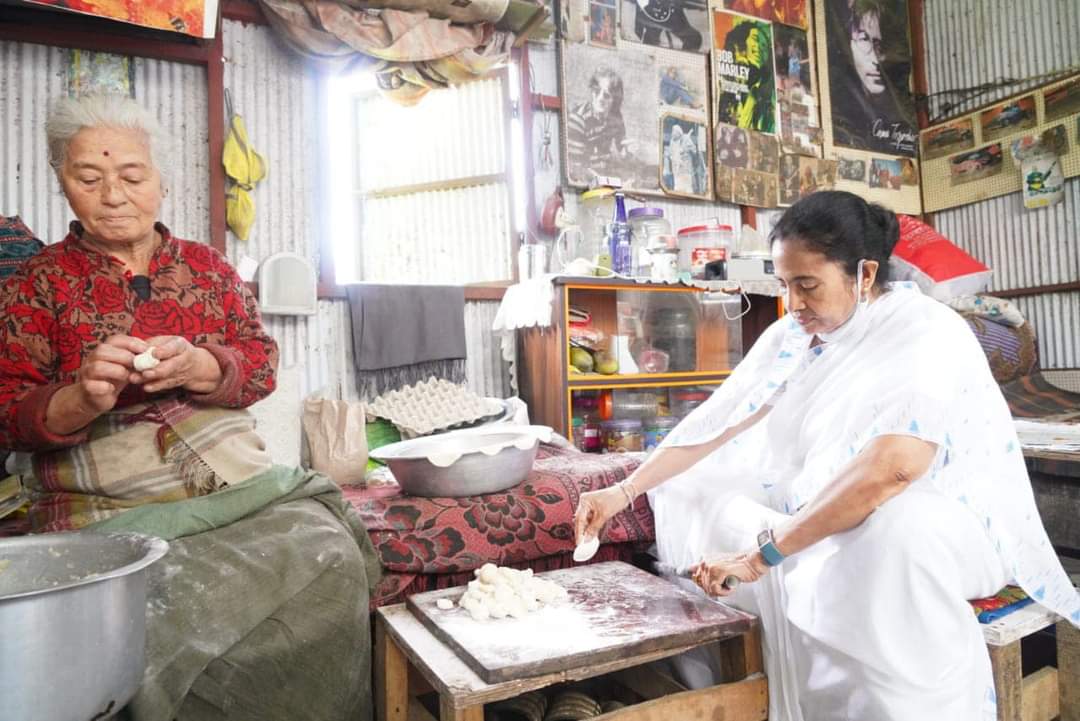 After pani puri, Mamata makes momos at a roadside shop in Darjeeling