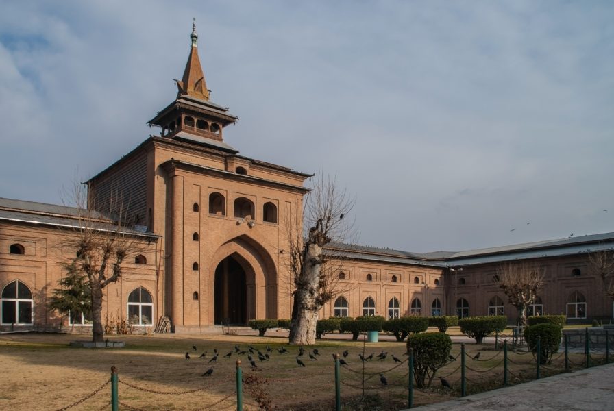 Islamic scholars urge govt to allow Friday prayers at Srinagars Jamia Masjid