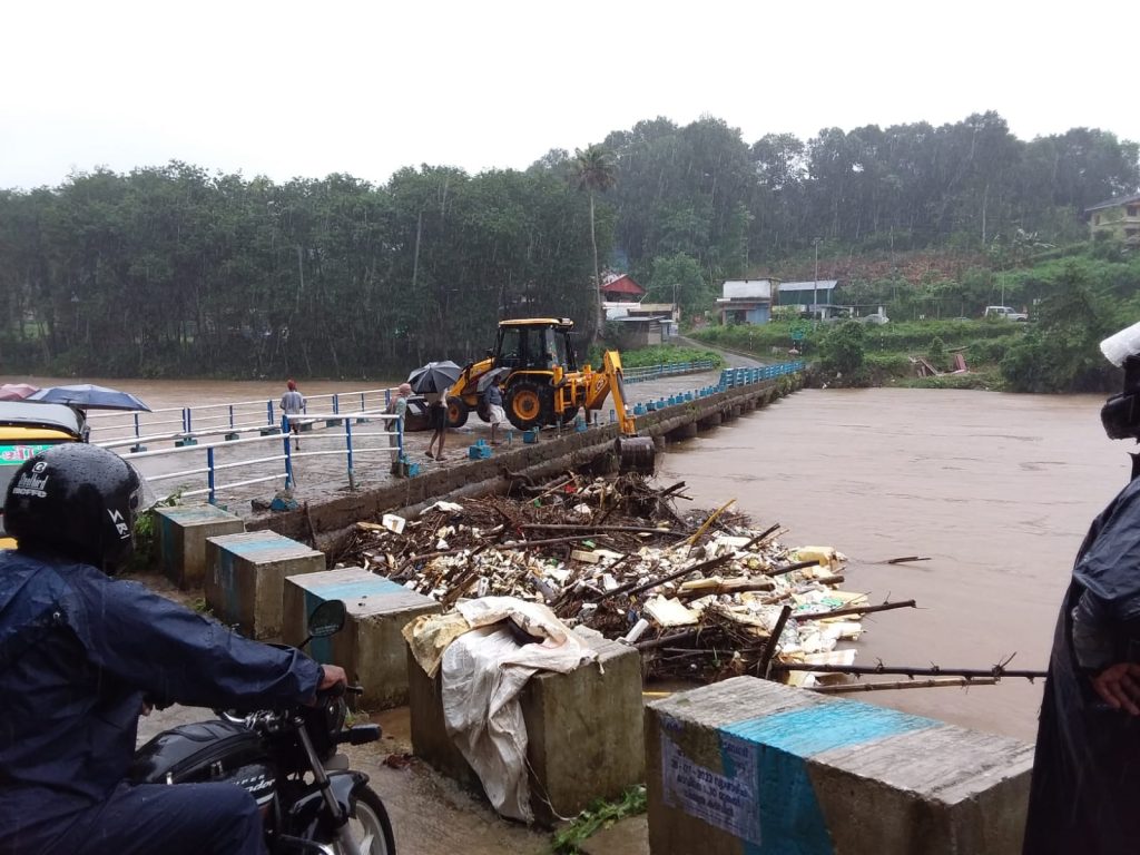 Kerala Rains: IMD Issues Red Alert For 7 Districts; CM Calls Meeting ...