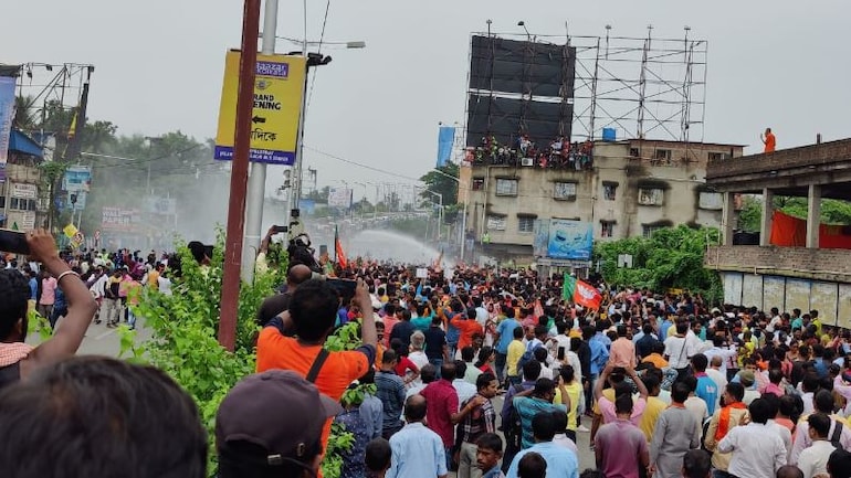 Bengal BJP distances itself from mob violence; central leadership all praise for protest