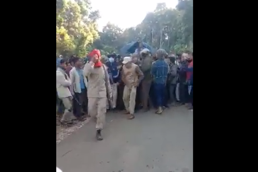 6 killed in violence at  Assam-Meghalaya border; high alert issued