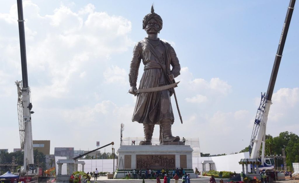 PM Unveils 108-feet Tall Bronze Statue Of Bluru Founder Nadaprabhu ...