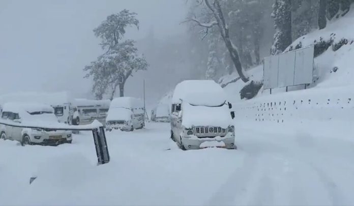 Himachal: Atal tunnel craze, snowfall in Manali push tourist footfall ...