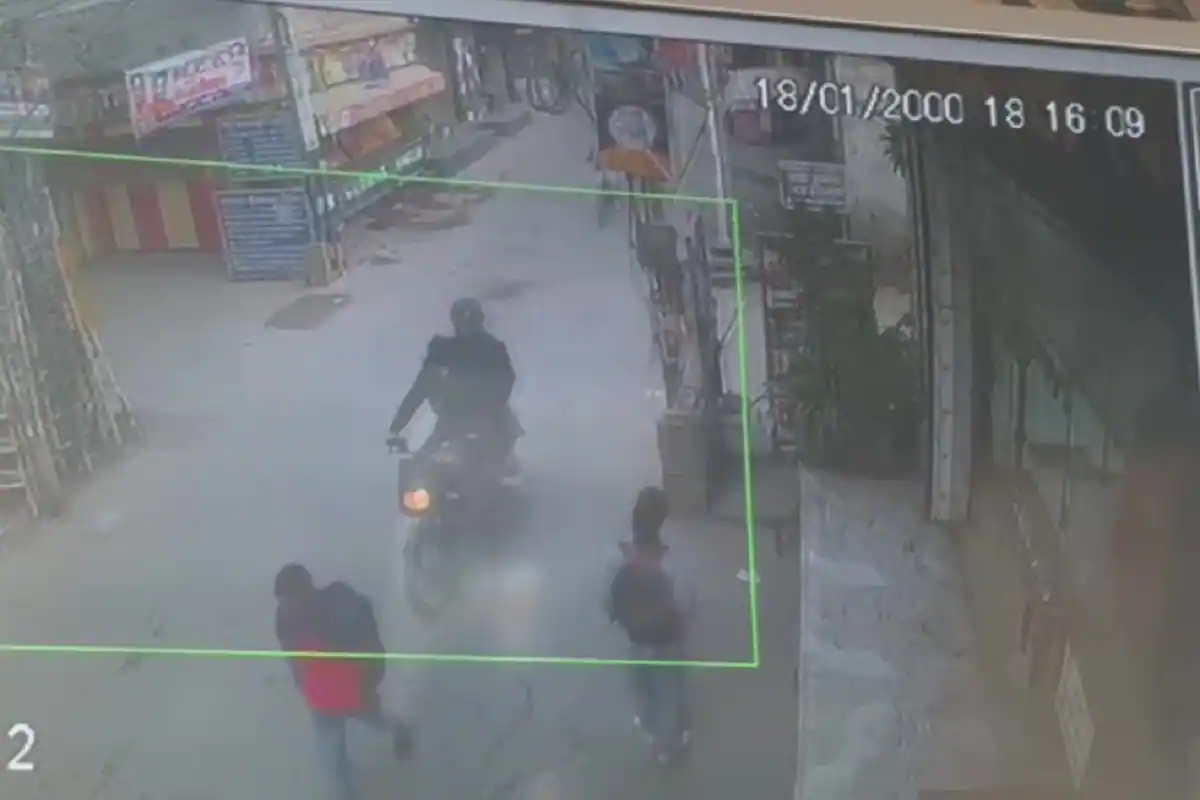 Delhi acid attack 17-year-old girl Flipkart