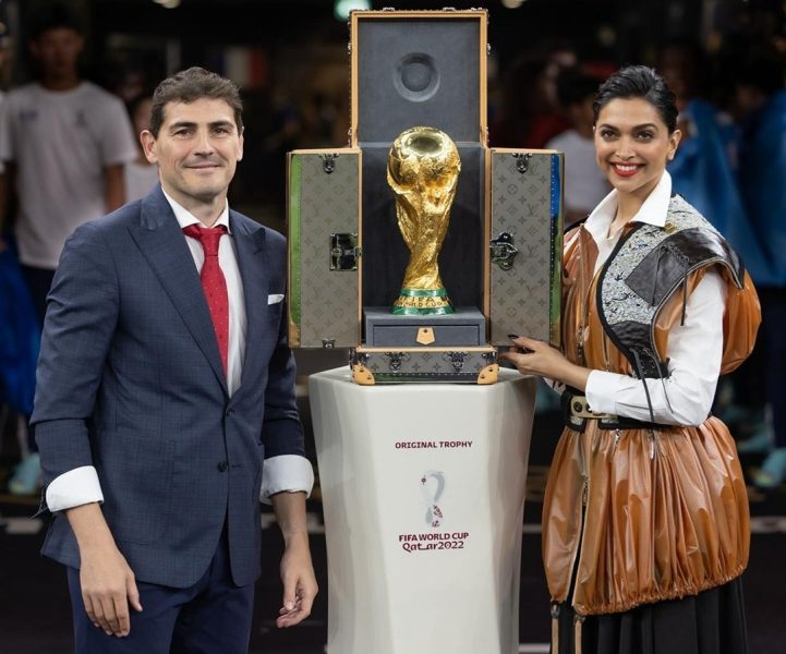 Fans baffled as World Cup trophy is delivered to Qatar final in