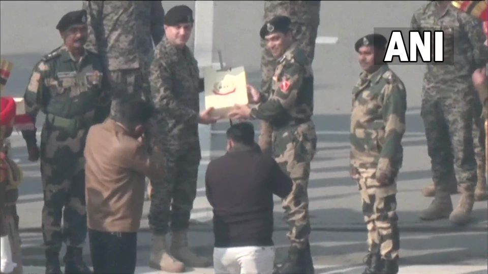 BSF, Pak Rangers exchange greetings, sweets on R-Day at Jammu border