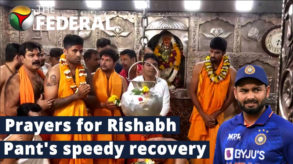 Indian cricketers offer prayers at Ujjains Mahakaleshwar temple for Rishabh Pants recovery