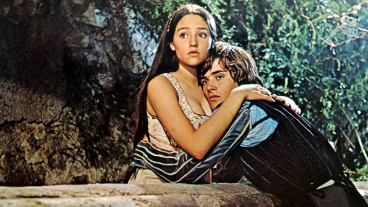 Romeo Juliet Stars Sue Paramount Pictures Over Films Nude Scene Romeo Juliet