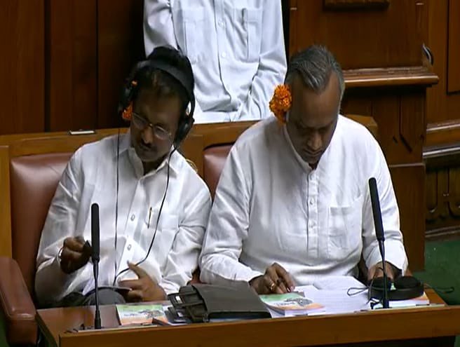 Karnataka, Congress, BJP, Kivi Mele Hoova