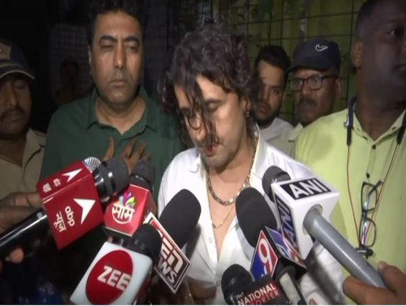 Sonu Nigam, brawl at Sonu Nigams event, Sonu Nigam attacked for selfie,