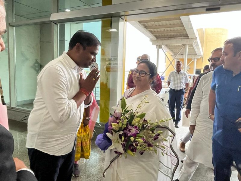 Mamata to meet Naveen Patnaik after Akhilesh; third front buzz intensifies