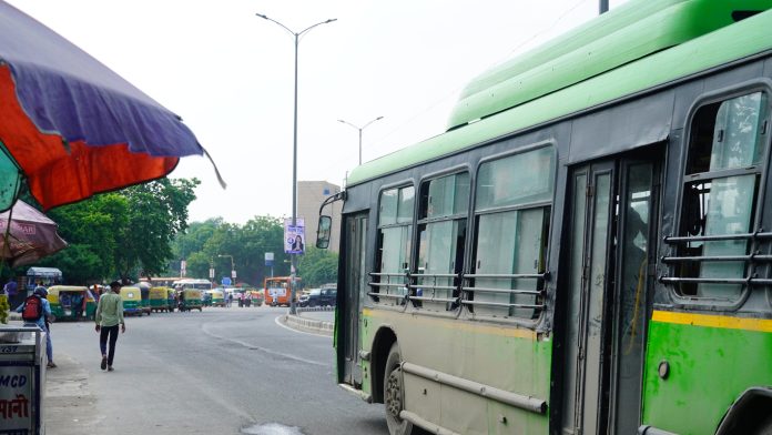 Delhi, Economic Survey of Delhi, 2022-23, overage automobiles, DTC buses, travel, transport