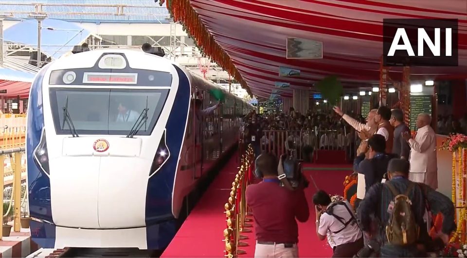 MP gets its first Vande Bharat Express as PM flags off Bhopal-Delhi train