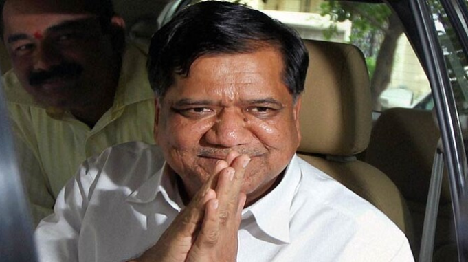 Karnataka: Congress mulls plum post for Shettar for battering BJP