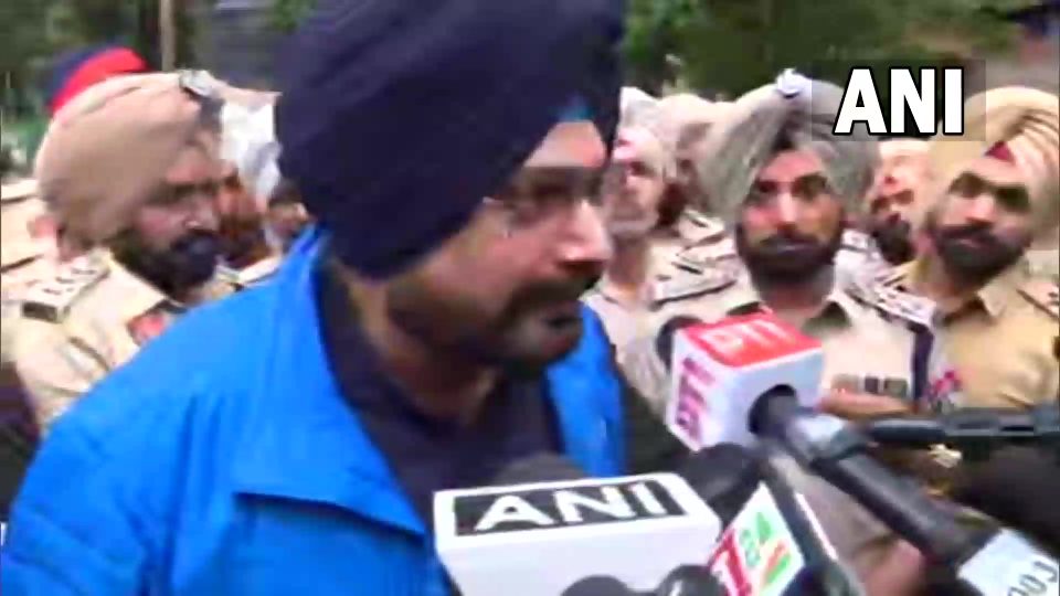Navjot Sidhu released from Patiala jail; takes potshots at Centre, AAP